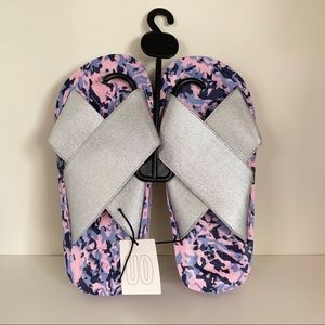 Camouflage platform slides